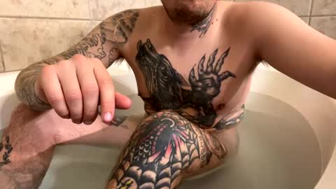 Snapshot of brngitdwn chatting on December 21, 4:30 am BrngItDwn online show from December 21, 4:30 am