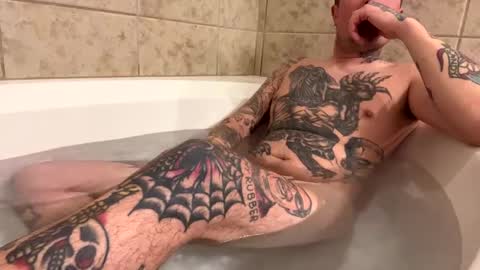 Snapshot of brngitdwn chatting on December 11, 3:24 am BrngItDwn online show from December 11, 3:24 am