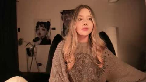 Nat  Independent model  Please help me to reach 200 thumbs up online show from February 14, 5:21 am