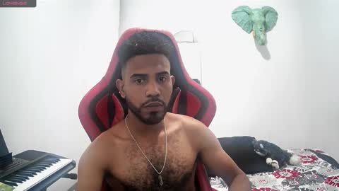 bruce_1111 online show from November 12, 10:34 pm