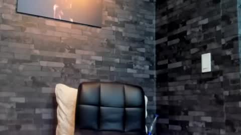 brucedallas online show from July 31, 2:45 am