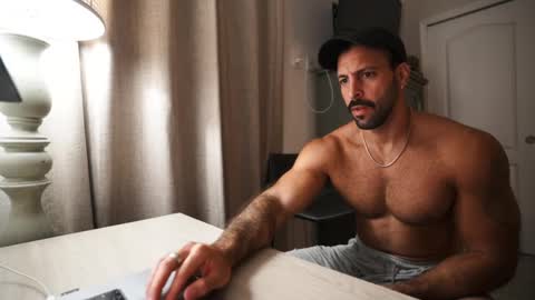 Snapshot of brucestryker chatting on October 3, 4:54 am onlyfans BRUCESTRYKER online show from October 3, 4:54 am