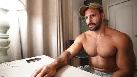 Snapshot of brucestryker chatting on October 2, 4:44 am onlyfans BRUCESTRYKER online show from October 2, 4:44 am