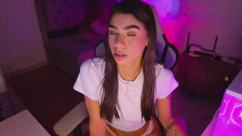 SARAH  online show from March 4, 4:09 am