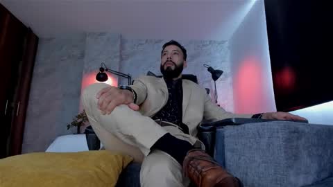 Andres Suarez online show from November 30, 1:18 pm