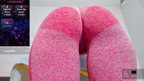 Snapshot of bubblebum4you chatting on October 7, 1:51 pm bubblebum4you online show from October 7, 1:51 pm