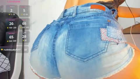 Snapshot of bubblebum4you chatting on December 6, 9:38 am bubblebum4you online show from December 6, 9:38 am