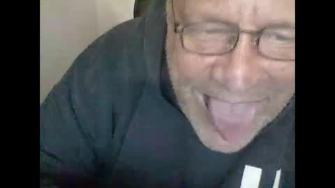 buddyluvzumore online show from December 29, 3:22 am