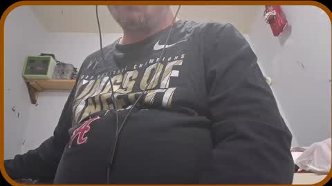 Snapshot of budsonly33 chatting on September 10, 8:26 am budsonly33 online show from September 10, 8:26 am