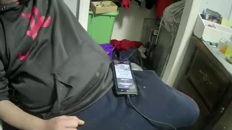 Snapshot of budsonly33 chatting on December 4, 9:01 am budsonly33 online show from December 4, 9:01 am