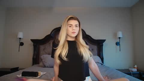 buitifulblonde online show from March 25, 5:20 pm