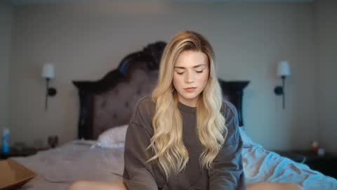 buitifulblonde online show from May 18, 8:59 pm
