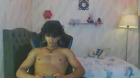 bull_cam online show from November 11, 7:16 pm