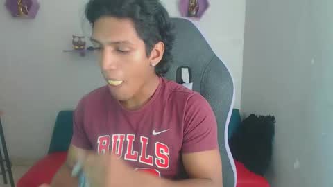 bull_cam online show from December 4, 2:11 am