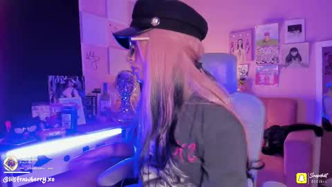 Snapshot of bun_nyx chatting on September 22, 1:21 am        online show from September 22, 1:21 am