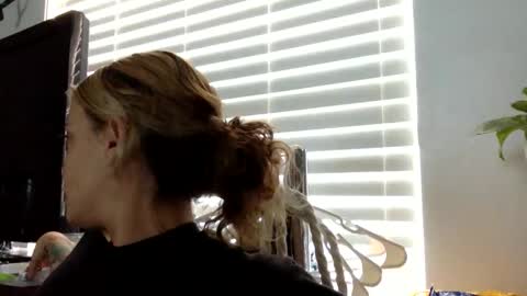 bunnibaby333 online show from April 4, 5:31 pm