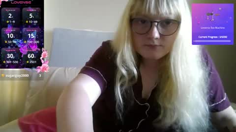 Chloe online show from November 14, 8:00 pm