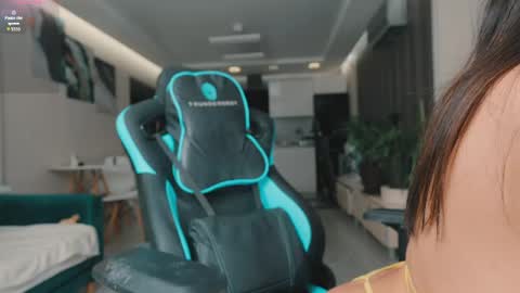 Bonny and Clide  Help us by thumbs up  online show from April 13, 4:28 am