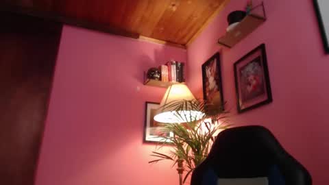 bunnyEmilyR0s33 online show from January 9, 7:52 pm