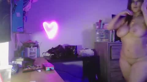 busybee83 online show from January 12, 11:06 am