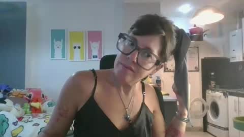 calentandotee online show from February 24, 11:46 am