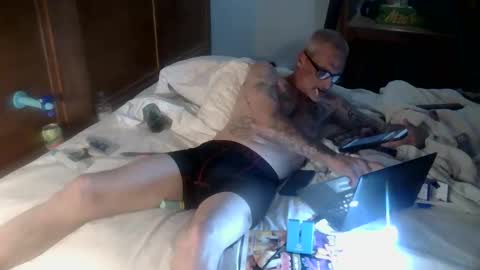 calredding75 online show from November 18, 7:44 am