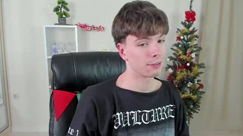 Snapshot of calvin_loves_you chatting on December 28, 7:11 pm Hey I am Calvin  online show from December 28, 7:11 pm