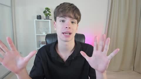 Snapshot of calvin_loves_you chatting on December 6, 7:17 pm Hey I am Calvin  online show from December 6, 7:17 pm
