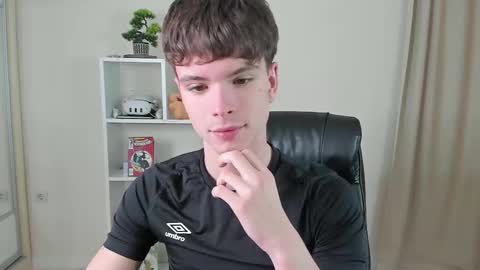 Snapshot of calvin_loves_you chatting on February 9, 7:09 pm Hey I am Calvin  online show from February 9, 7:09 pm