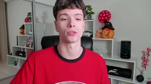 Snapshot of calvin_loves_you chatting on March 12, 7:14 pm Hey I am Calvin  online show from March 12, 7:14 pm