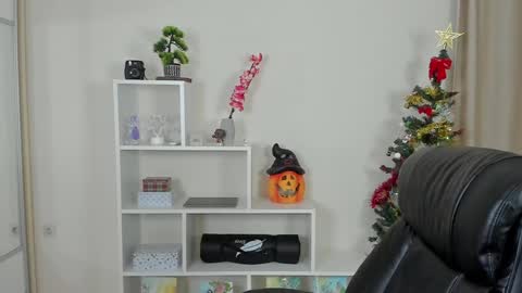 Snapshot of calvin_loves_you chatting on December 10, 7:11 pm Hey I am Calvin  online show from December 10, 7:11 pm