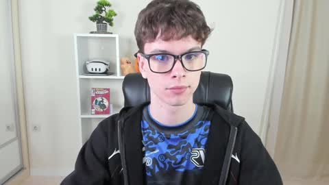 Snapshot of calvin_loves_you chatting on January 28, 7:10 pm Hey I am Calvin  online show from January 28, 7:10 pm