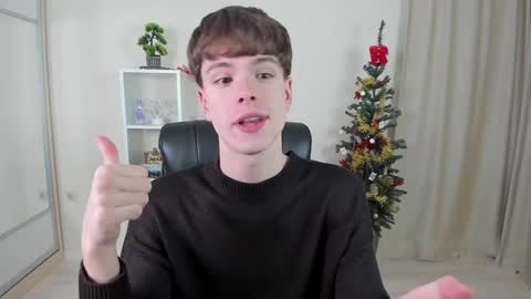 Snapshot of calvin_loves_you chatting on December 29, 7:11 pm Hey I am Calvin  online show from December 29, 7:11 pm