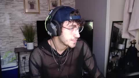 Snapshot of calvin_tanner chatting on September 16, 3:59 pm calvin_tanner online show from September 16, 3:59 pm