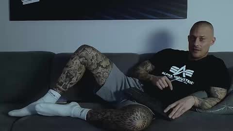 Calvin  online show from November 15, 12:01 am