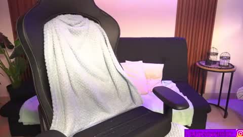 Calypso and Kayla online show from June 18, 1:33 am
