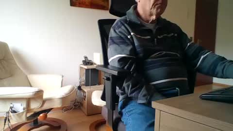 Snapshot of camcologne chatting on January 22, 10:07 am camcologne online show from January 22, 10:07 am