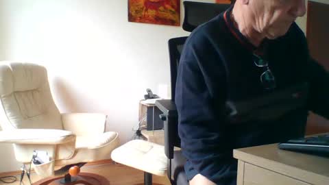 Snapshot of camcologne chatting on January 15, 10:27 am camcologne online show from January 15, 10:27 am