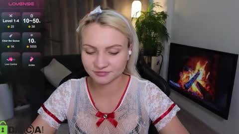 Snapshot of cameron_loving chatting on October 23, 9:33 am Cameron online show from October 23, 9:33 am