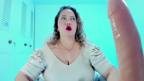 Snapshot of camilaa_foxxx chatting on February 9, 6:16 pm camilaa foxxx online show from February 9, 6:16 pm