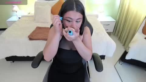 Snapshot of camille_olsen_ chatting on October 22, 12:29 pm Camille online show from October 22, 12:29 pm