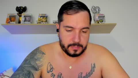 camilo_restrepo21 online show from June 16, 12:14 am