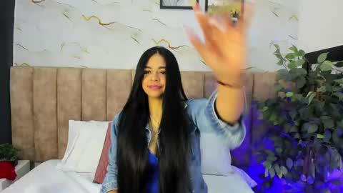CANDICE WAYNE online show from June 8, 11:55 am