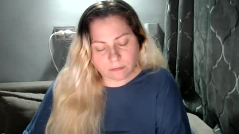 Laura online show from December 22, 9:32 pm