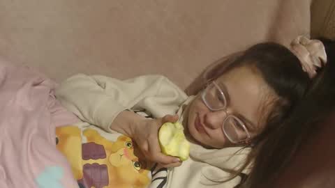 say meow and send tip  online show from March 21, 8:02 pm