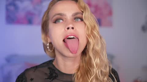 FANSLY  -    online show from March 8, 3:13 pm