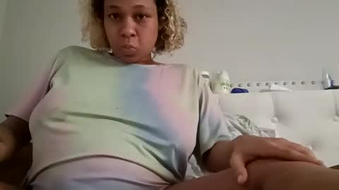 Snapshot of candyredxo2024 chatting on October 1, 4:39 pm candyredxo2024 online show from October 1, 4:39 pm