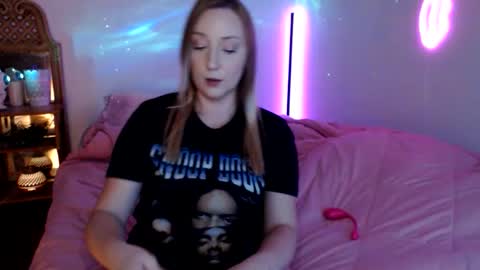 Snapshot of cannababykush chatting on December 15, 7:24 am cnbabyk online show from December 15, 7:24 am