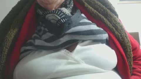 Snapshot of capitanfuturo44 chatting on February 19, 9:50 am Cinzia  ex regina  online show from February 19, 9:50 am