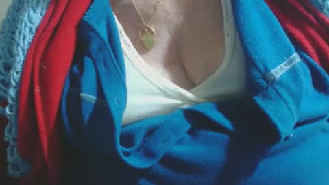 Snapshot of capitanfuturo44 chatting on October 10, 2:56 pm Cinzia  ex regina  online show from October 10, 2:56 pm